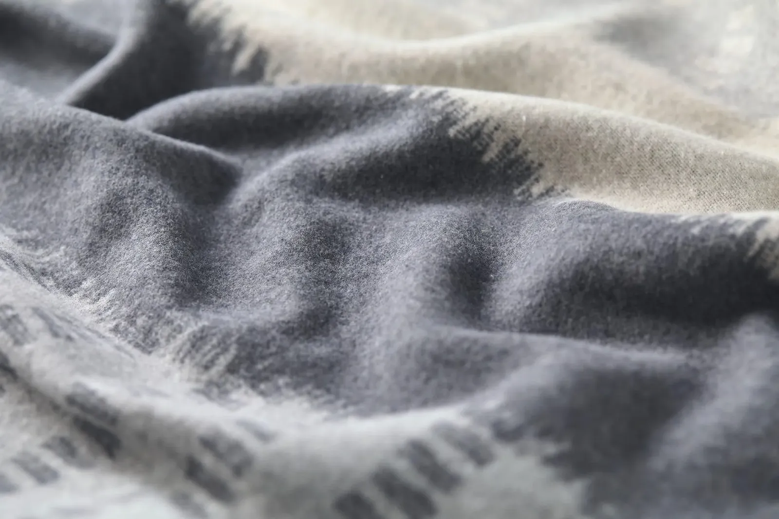 Легкое одеяло David Fussenegger Bohomuster 140 x 200 см, мягкое фланелевое одеяло из переработанного хлопка, цвет антрацит, фото №3