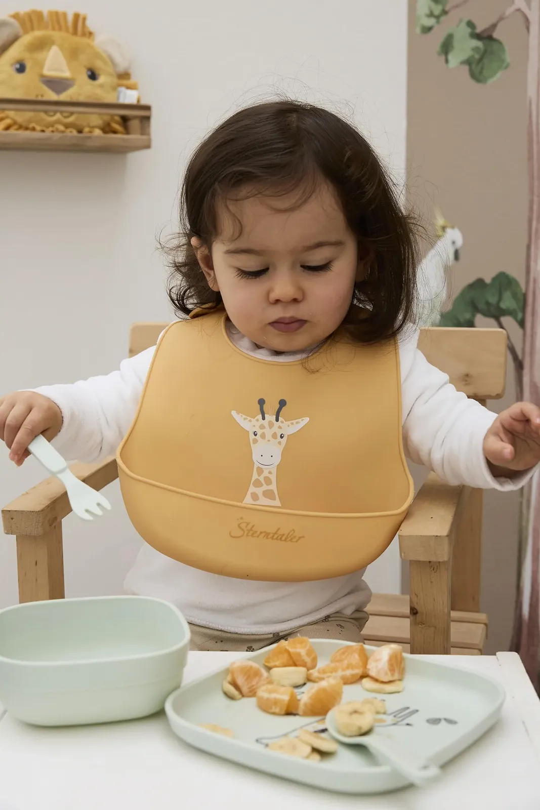 Набір посуду Sterntaler Жираф і Лев Квадратний з мотивом сафарі: тарілка, миска, чашка та столові прибори Блідо-зелений, фото №9 Набір посуду Sterntaler Жираф і Лев Квадратний з мотивом сафарі: тарілка, миска, чашка та столові прибори Блідо-зелений, фото №9