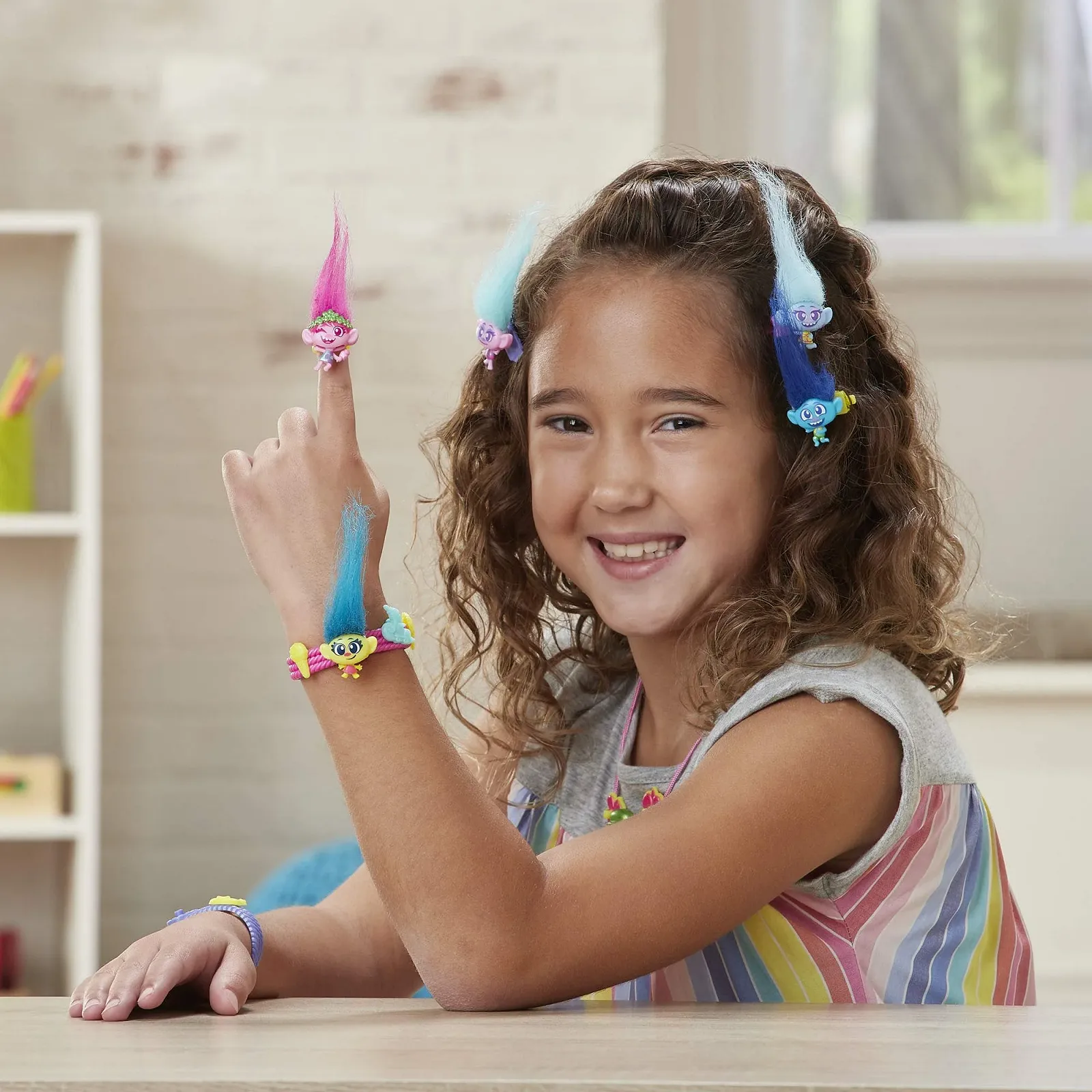 Фигурки DREAMWORKS TROLLS Tiny Dancers Greatest Hits 6 фигурок, ожерелье, 2 браслета и больше, фото №6 Фигурки DREAMWORKS TROLLS Tiny Dancers Greatest Hits 6 фигурок, ожерелье, 2 браслета и больше, фото №6