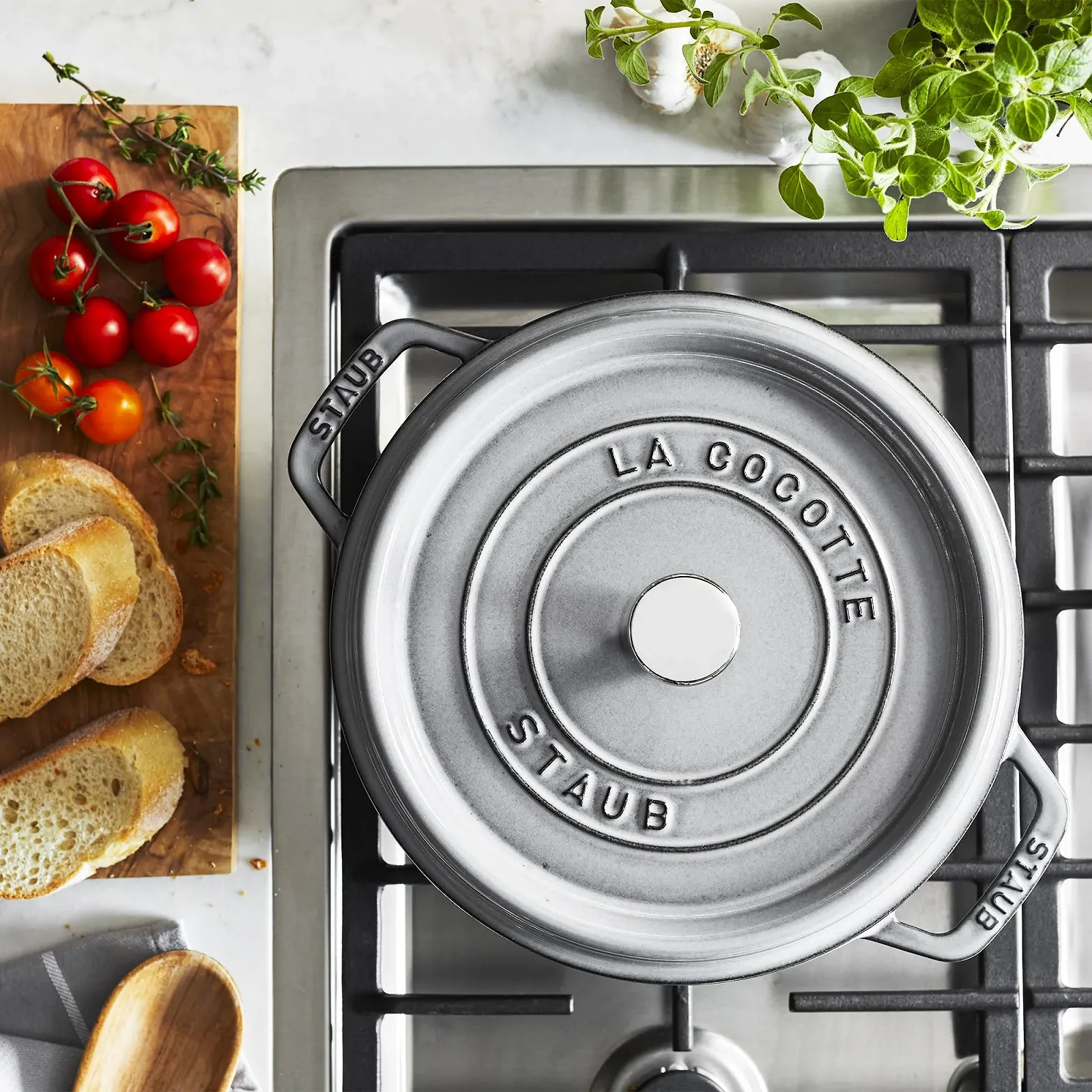 Каструля-жаровня Staub Round кругла з кришкою емальована чавунна, фото №2