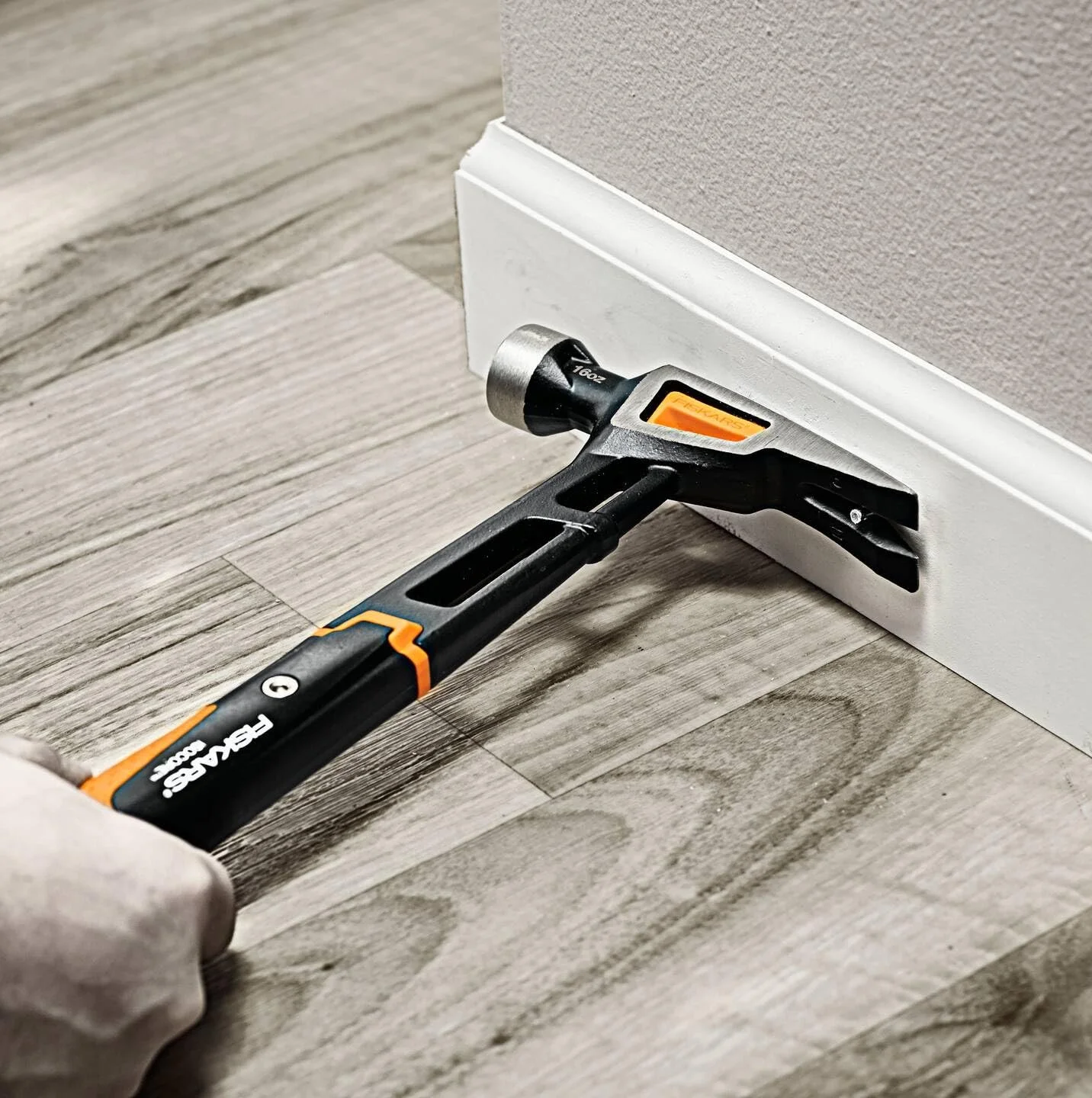 Молоток-гвоздодер Fiskars IsoCore 1020213 M 34 см 0.82 кг черный/оранжевый, фото №8 Молоток-гвоздодер Fiskars IsoCore 1020213 M 34 см 0.82 кг черный/оранжевый, фото №8