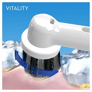 Електрична зубна щітка Oral-B Vitality 100 Cross Action Pure Clean вугільні щетинки Чорно-біла synthetic.ua - Фото 1