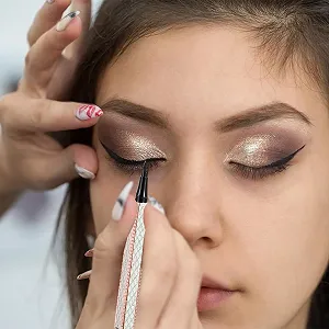 Рідка підводка-фломастер Bellv ціна на synthetic.ua - Фото 1 Рідка підводка-фломастер Bellv synthetic.ua - Фото 1