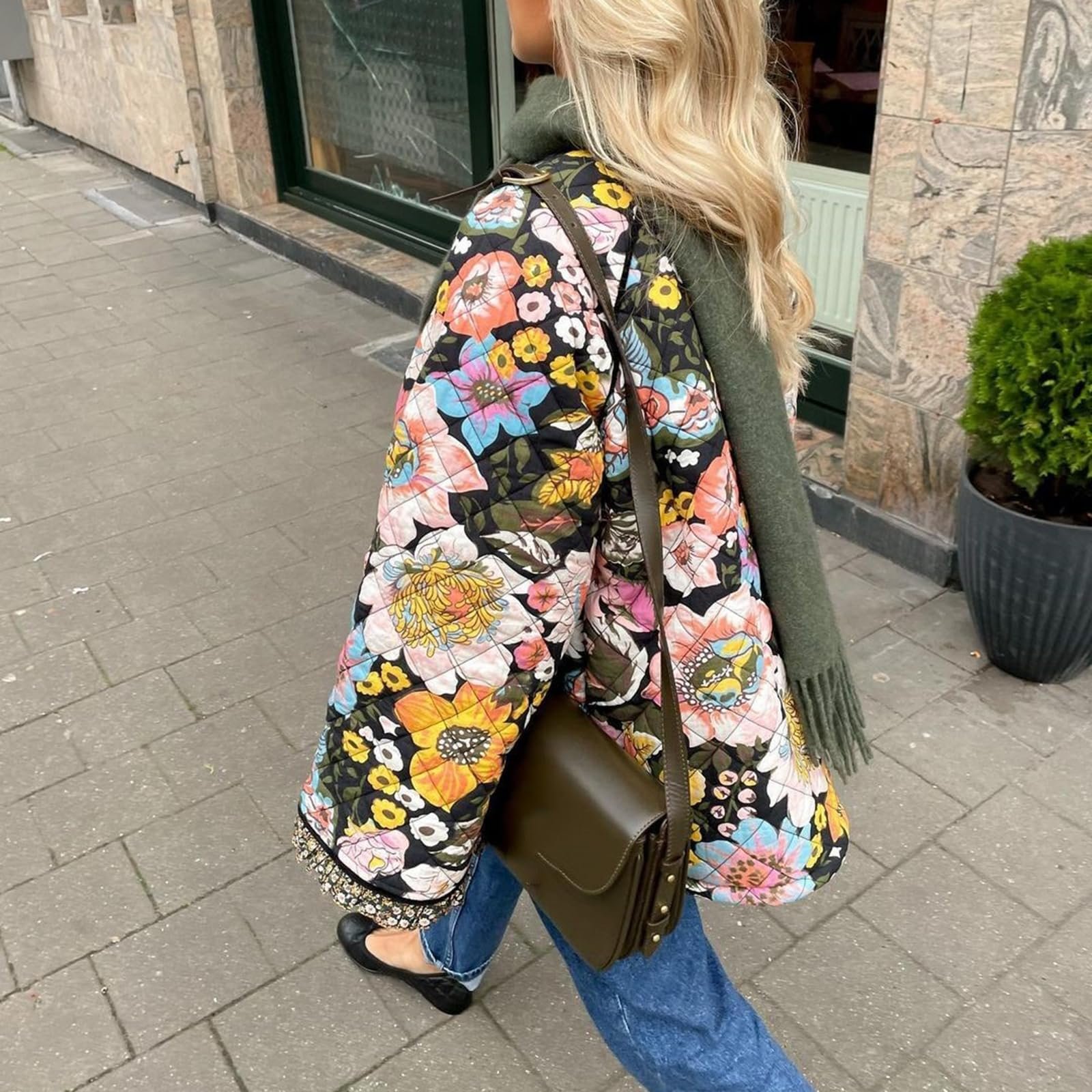 Легка жіноча куртка-пуховик з квітковим принтом на ґудзиках, з довгими рукавами, утеплена, тепла зимова, фото №4 Легка жіноча куртка-пуховик з квітковим принтом на ґудзиках, з довгими рукавами, утеплена, тепла зимова, фото №4