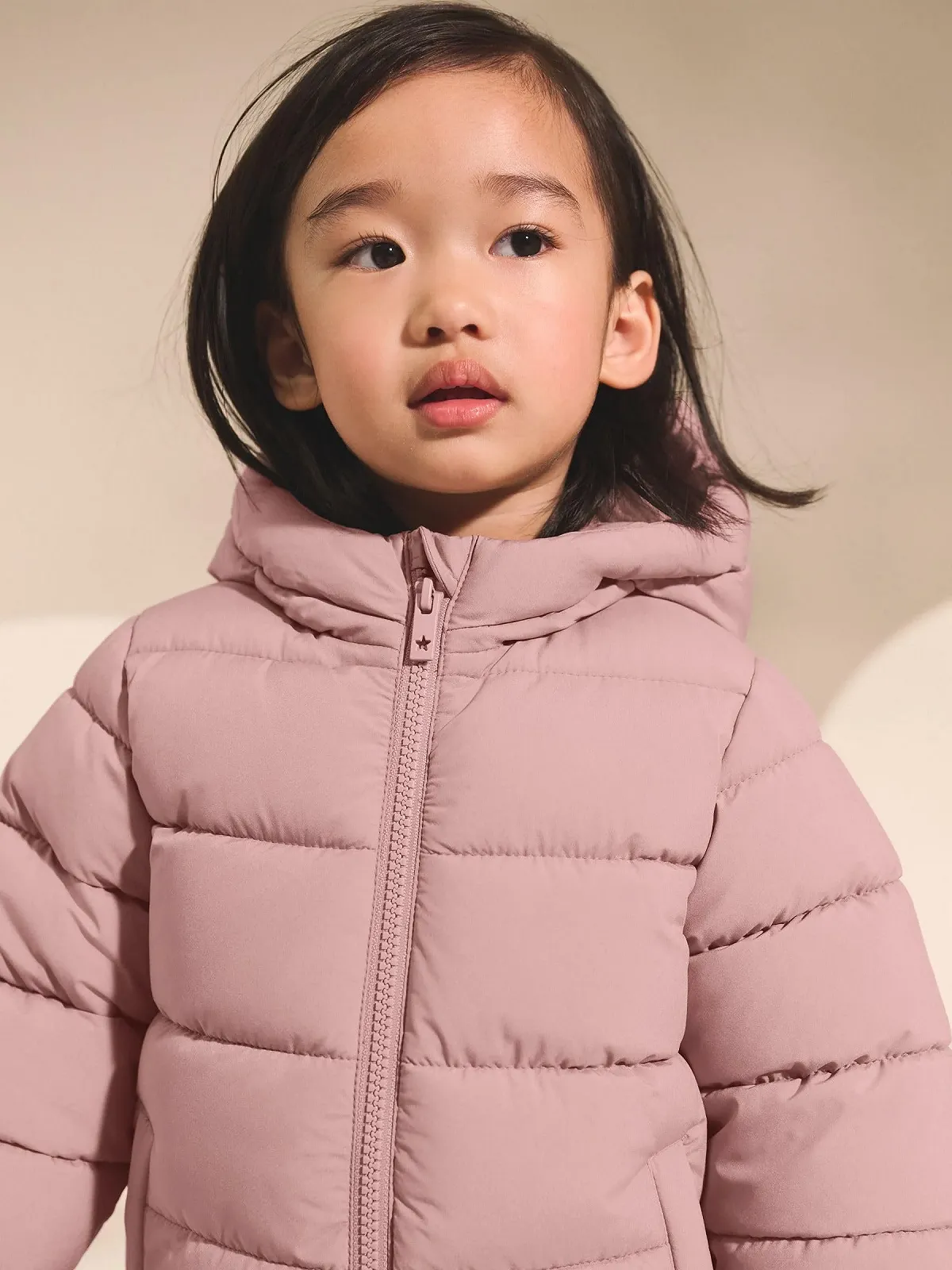 NEXT Водовідштовхувальне стьобане пальто з капюшоном та флісовою підкладкою для дівчинки, фото №6