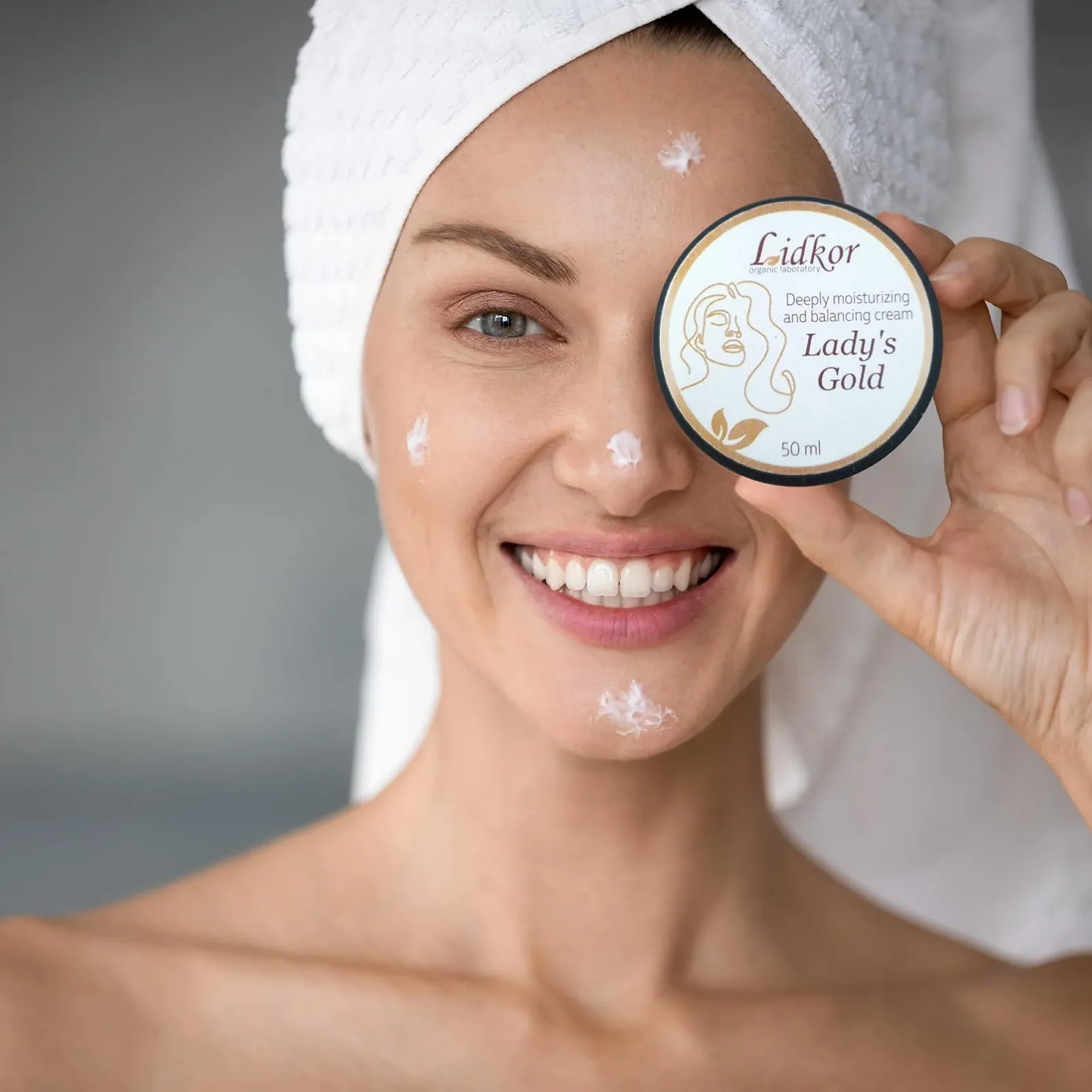 Крем для обличчя Lady's Gold Deep Moisturising зволожувальний денний та нічний з алое вера та олією жожоба 50 мл, фото №5 Крем для обличчя Lady's Gold Deep Moisturising зволожувальний денний та нічний з алое вера та олією жожоба 50 мл, фото №5