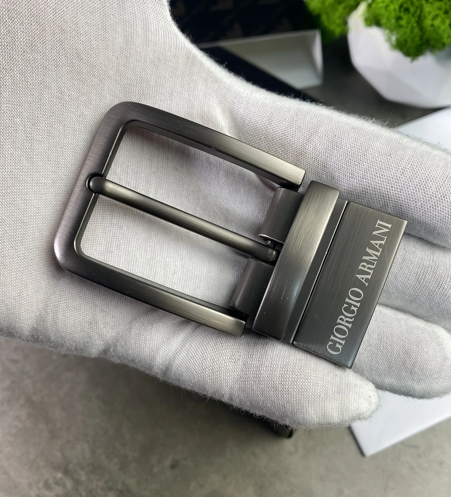 Ремень мужской кожаный брендовый с двумя пряжками в подарочной упаковке Armani, фото №4 Ремень мужской кожаный брендовый с двумя пряжками в подарочной упаковке Armani, фото №4