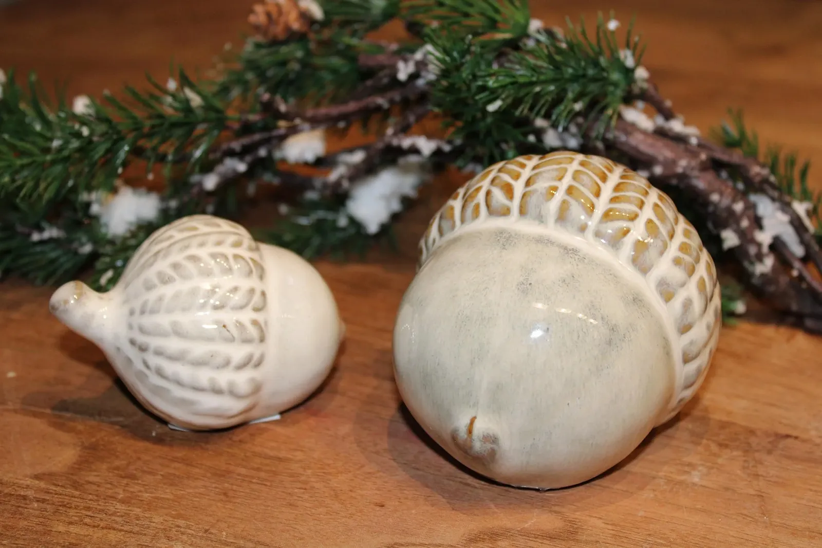 Декоративное украшение для стола Miljögarden Керамические желуди для осени и Рождества Набор из 2 штук 8 см и 12 см длиной, фото №2 Декоративное украшение для стола Miljögarden Керамические желуди для осени и Рождества Набор из 2 штук 8 см и 12 см длиной, фото №2