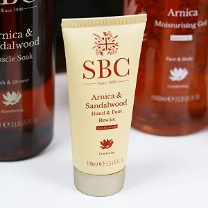 Крем для рук і ніг SBC Skincare Arnica & Sandalwood Hand and Foot Rescue 100 мл synthetic.ua - Фото 1