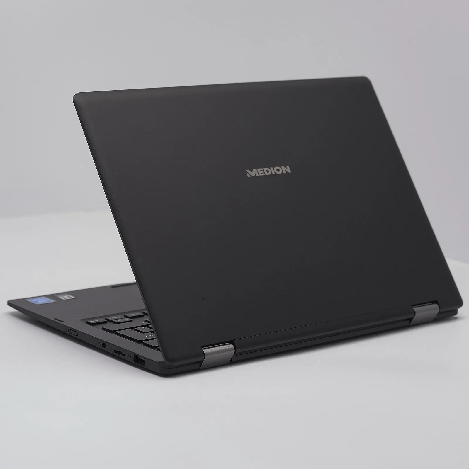 Ноутбук-планшет 11.6" Medion (Lenovo Group) Akoya E2291 | Чотириядерний Intel | RAM DDR4 4 ГБ | SSD 128 ГБ + eMMc 64 ГБ | Intel Graphics | Сенсорний екран | Металевий корпус | АКБ до 8 годин | Win10 (5122), фото №5 Ноутбук-планшет 11.6" Medion (Lenovo Group) Akoya E2291 | Чотириядерний Intel | RAM DDR4 4 ГБ | SSD 128 ГБ + eMMc 64 ГБ | Intel Graphics | Сенсорний екран | Металевий корпус | АКБ до 8 годин | Win10 (5122), фото №5