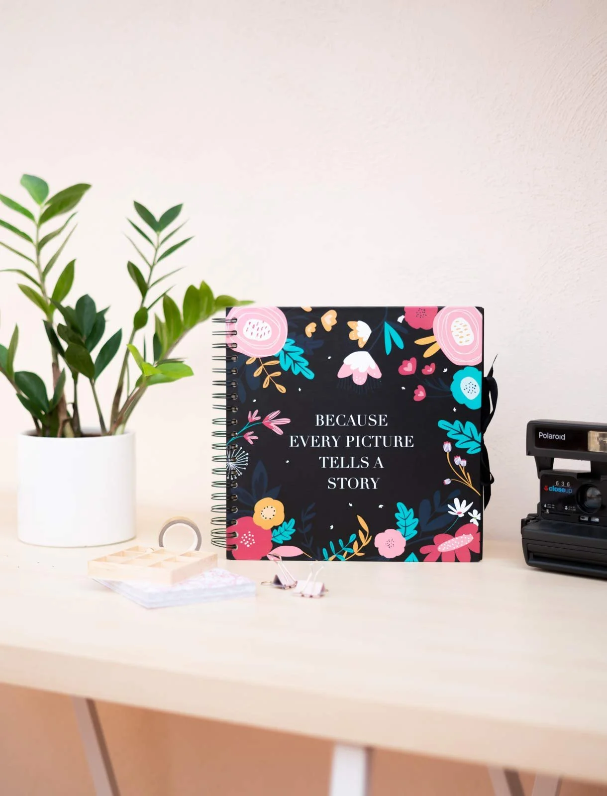 Альбом для вырезок Grupo Erik Flowers 26 x 26 см, 40 страниц, белый, черный, фото №5 Альбом для вырезок Grupo Erik Flowers 26 x 26 см, 40 страниц, белый, черный, фото №5