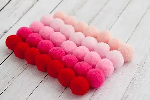 Набор бархатных помпонов для рукоделия Лентомания 15мм Valentine's Day 35шт (POM15VLNTN-VLR) - Фото 1
