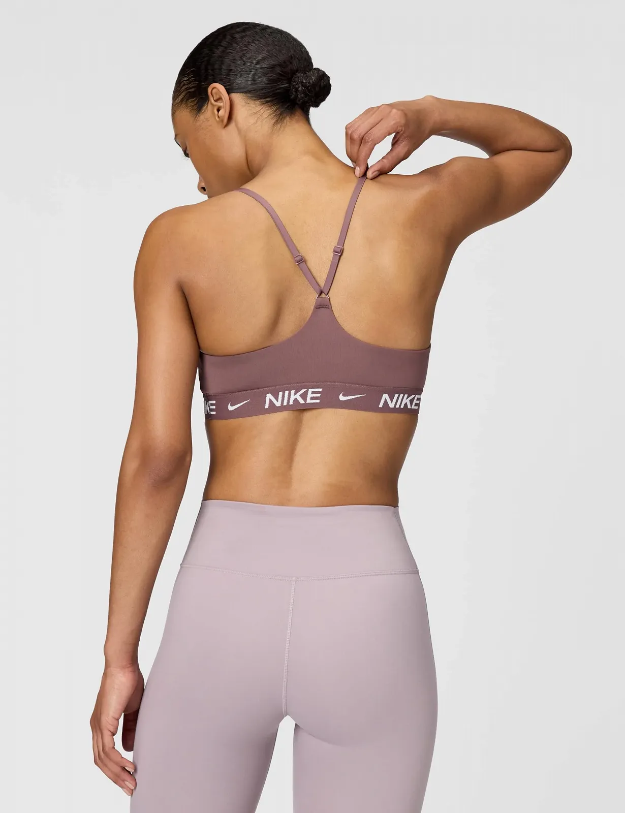 Спортивний бюстгальтер Nike Indy W Nk Df Indy LGT SPT Упаковка 1 шт., фото №3