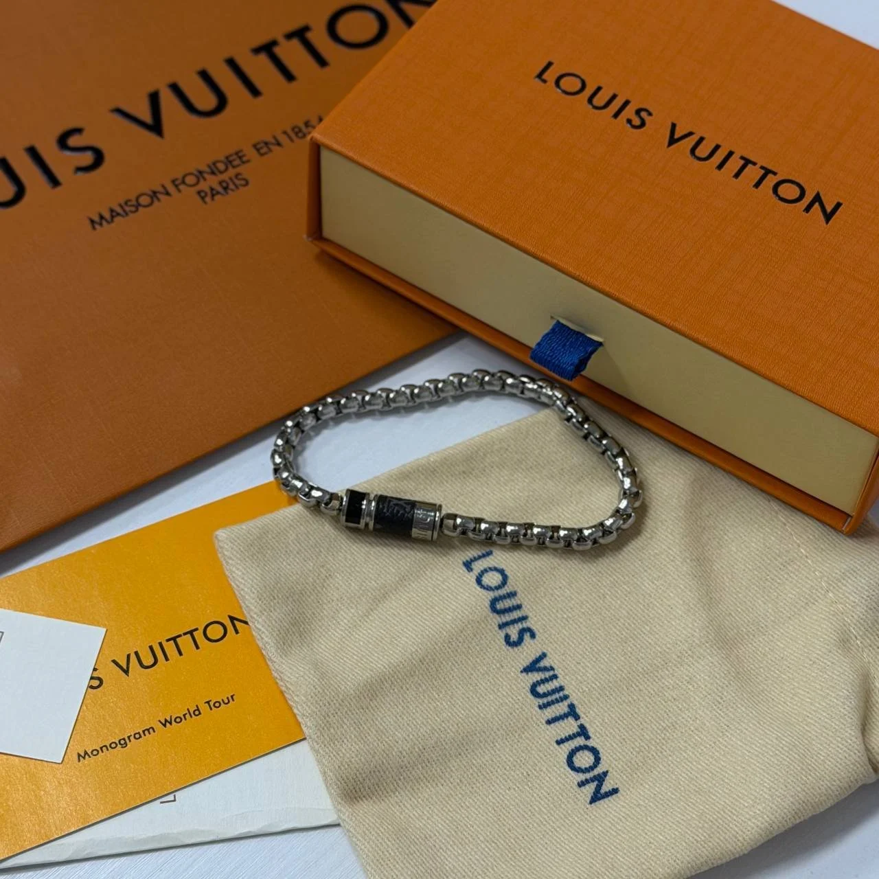 Чоловічий браслет Louis Vuitton, з нержавіючої сталі, срібний, фото №3 Чоловічий браслет Louis Vuitton, з нержавіючої сталі, срібний, фото №3