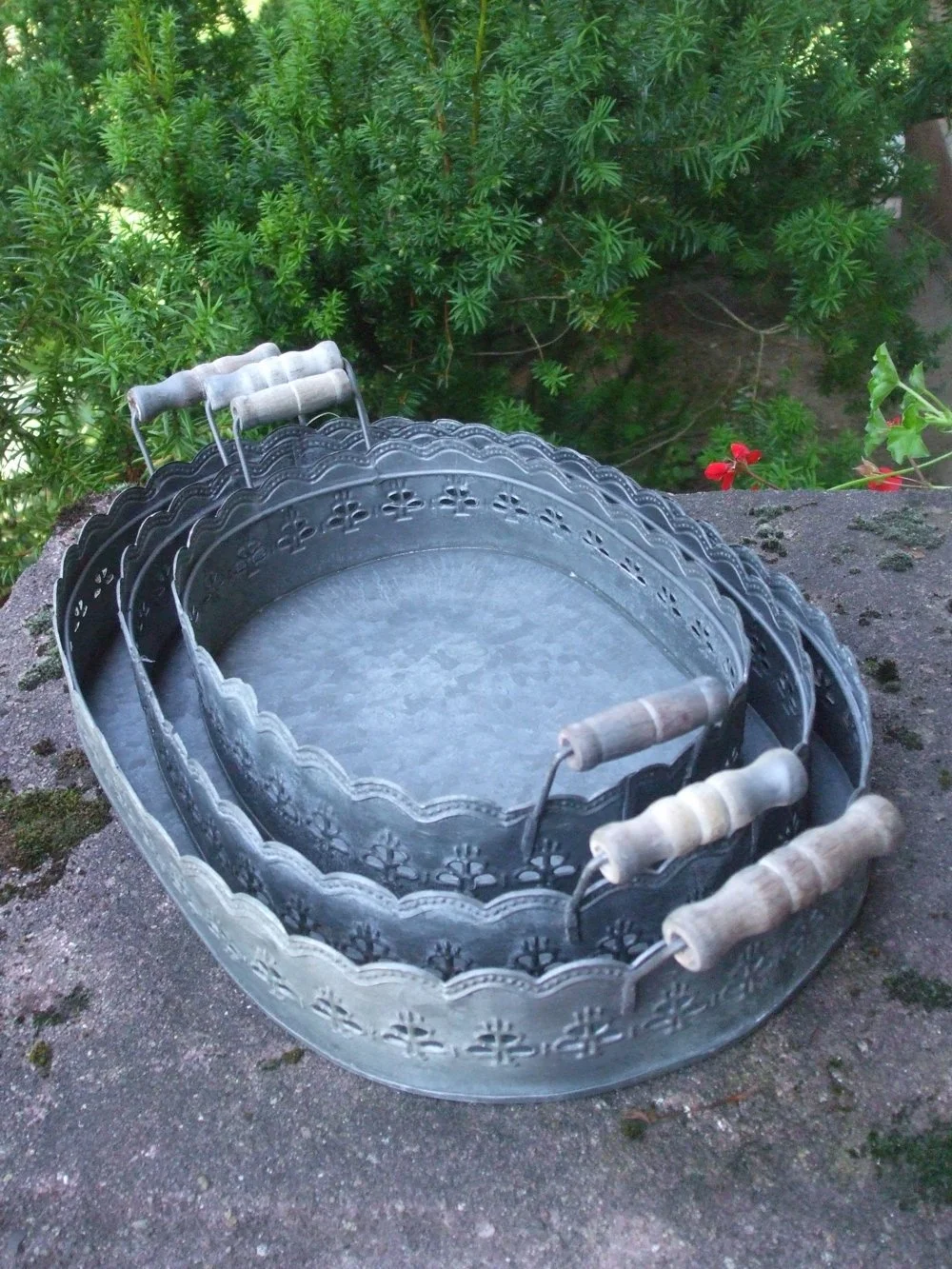 Декоративні підноси Набір з 3 цинкових з дерев'яними ручками в стилі Кантрі, фото №3 Декоративні підноси Набір з 3 цинкових з дерев'яними ручками в стилі Кантрі, фото №3