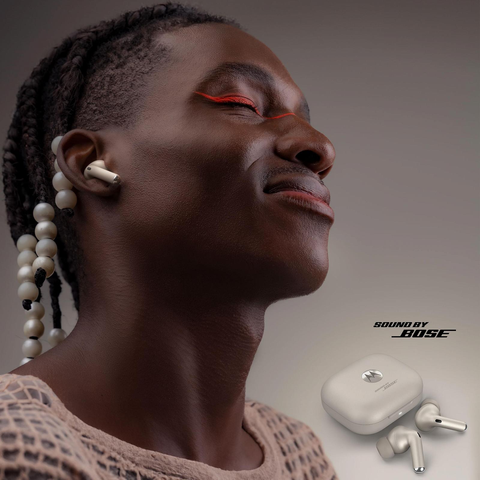 Навушники Motorola Mobility Moto Buds+ Sound by Bose Beach Sand, фото №2