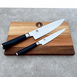 Набір кухонних ножів Kai Shun Classic: Універсальний ніж DM-0701, 15 см + Великий ніж шеф-кухаря DM-0706, 20 см, дамаська сталь + Дерев'яна дошка 30 x 18 см - Фото 1