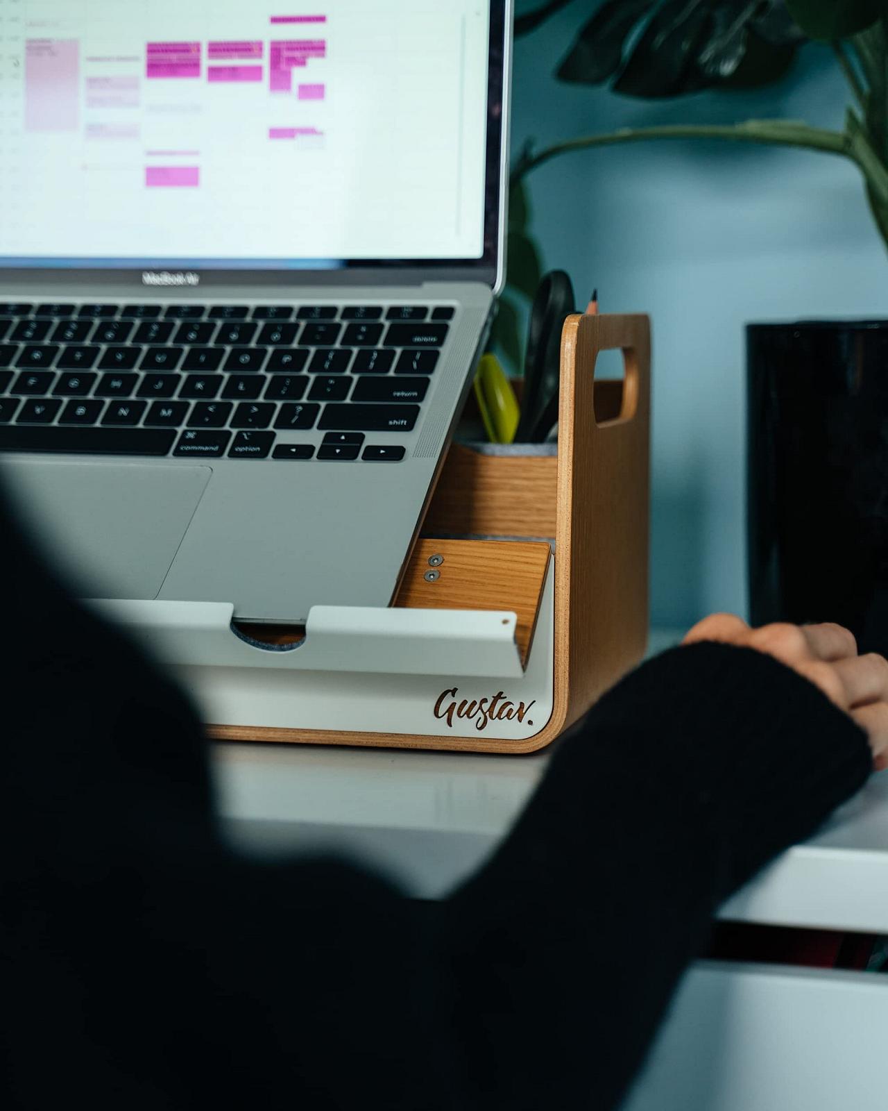 Подставка для ноутбука Gustav Original деревянная и алюминиевая мобильная, органайзер для стола (до 15 дюймов), фото №11