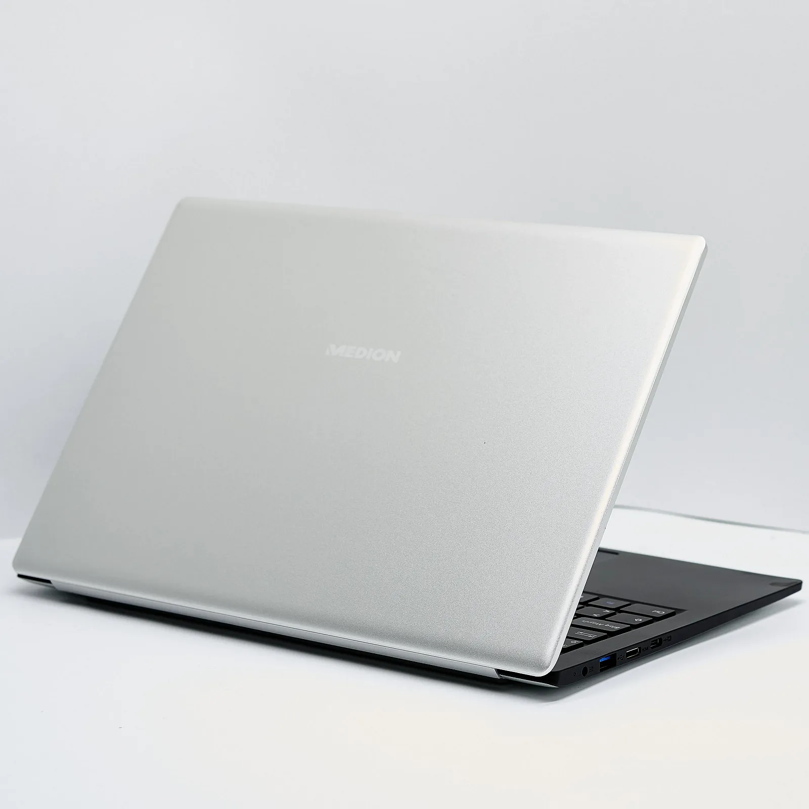 Ноутбук 14" Medion (Lenovo Group) Akoya E4251 Intel RAM 4 ГБ SSD 128 ГБ Метал Ультрабук Win10, фото №5