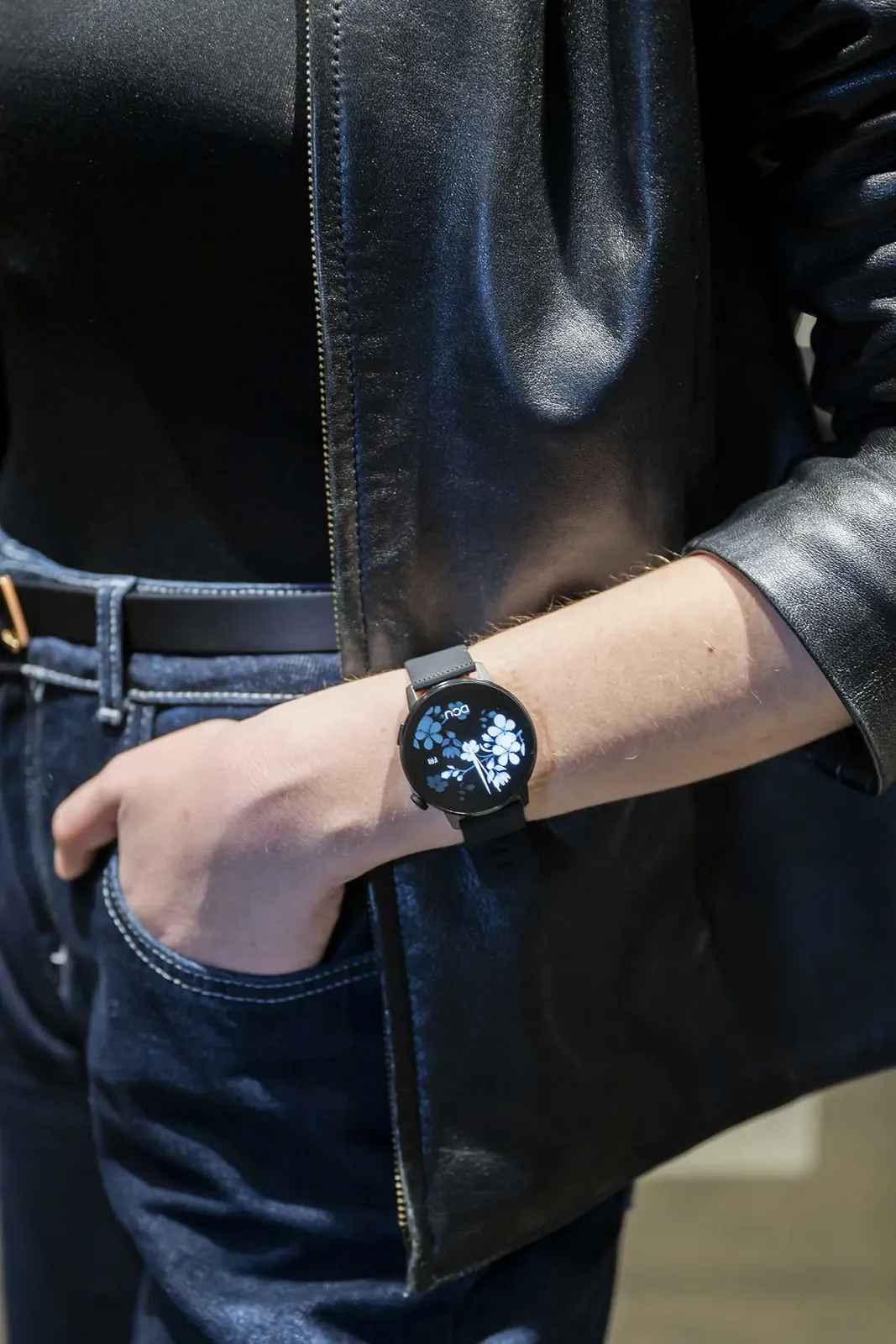 Смартгодинник жіночий з вбудованим GPS та Bluetooth дзвінками, AMOLED дисплей 1.32 дюйми, фото №7