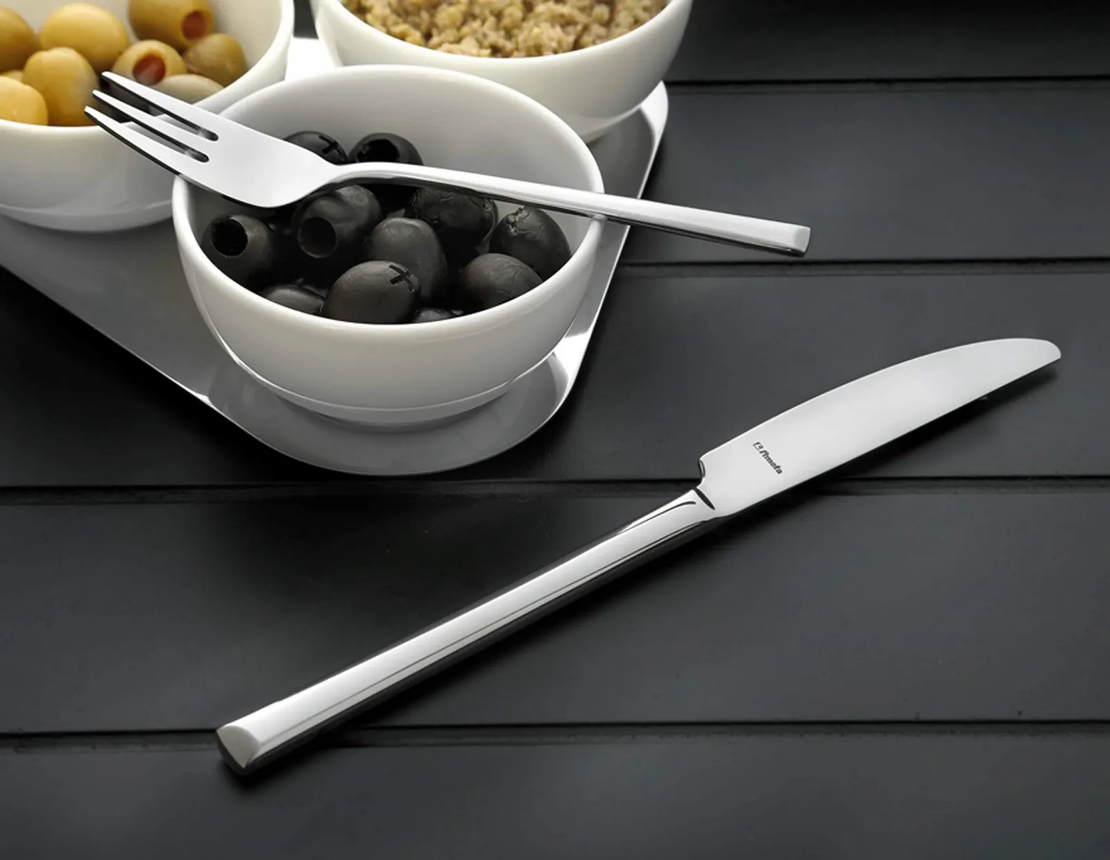 Набір столових приборів Amefa ECLAT для 4 осіб, нержавіюча сталь з високоякісними пластиковими ручками фіолетового кольору, 16 предметів, Violin, фото №3 Набір столових приборів Amefa ECLAT для 4 осіб, нержавіюча сталь з високоякісними пластиковими ручками фіолетового кольору, 16 предметів, Violin, фото №3