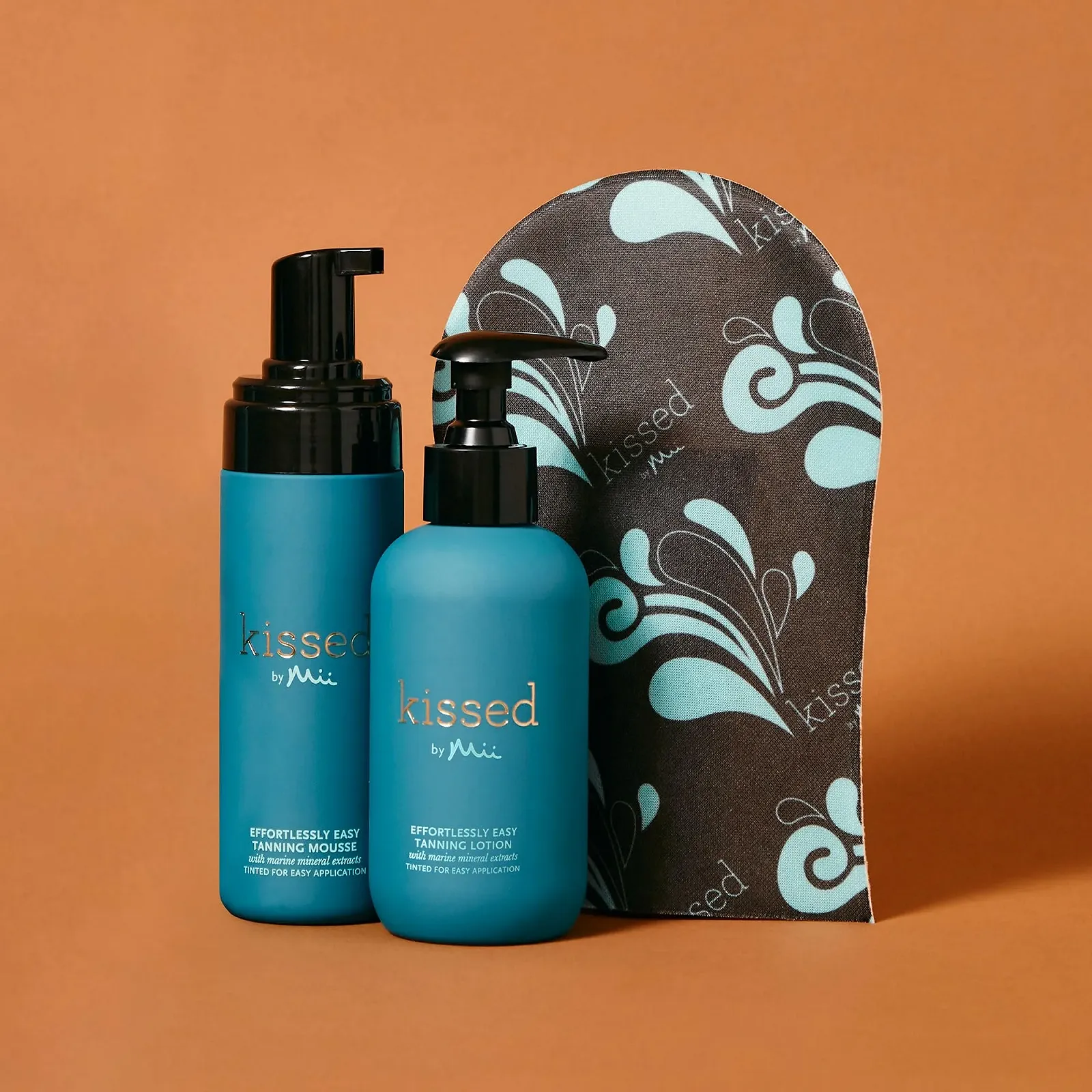 Лосьйон для автозасмаги Mii Cosmetics Kissed Effortlessly Easy Tanning Dark 200 мл, фото №4 Лосьйон для автозасмаги Mii Cosmetics Kissed Effortlessly Easy Tanning Dark 200 мл, фото №4