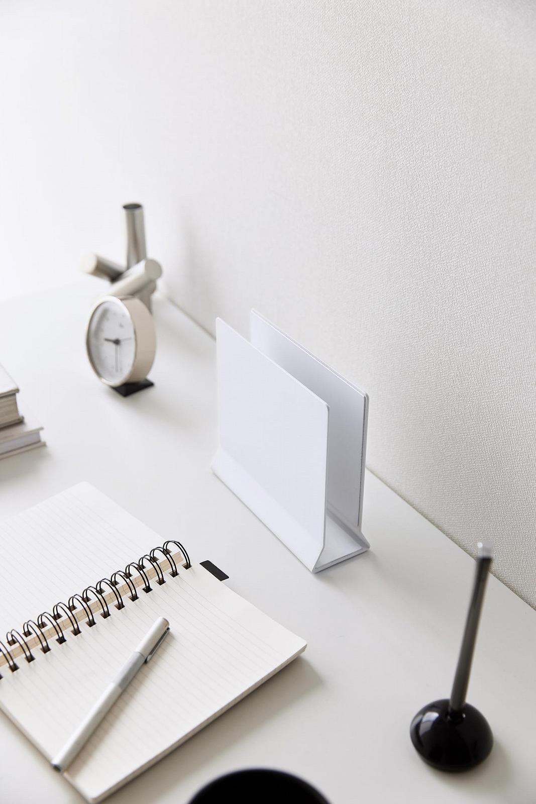 Подставка для ноутбука Yamazaki Tower Slim 16 x 5.7 x 15.2 см, белая, фото №5 Подставка для ноутбука Yamazaki Tower Slim 16 x 5.7 x 15.2 см, белая, фото №5