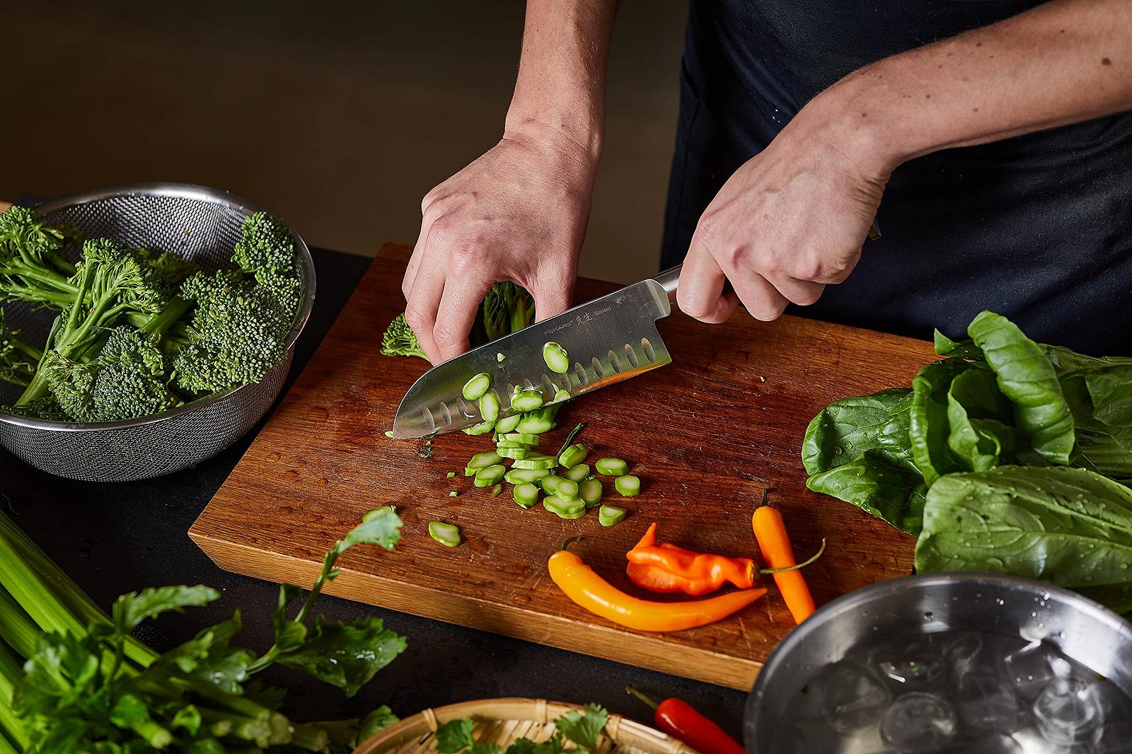Набір ножів Fiskars Sensei, 5 шт., Ніж шеф-кухаря, Ніж для хліба, Ніж сантоку, Ніж для овочів, Ніж для очищення овочів, нержавіюча сталь з високим вмістом вуглецю/Пластик, Сріблястий/Чорний, фото №4