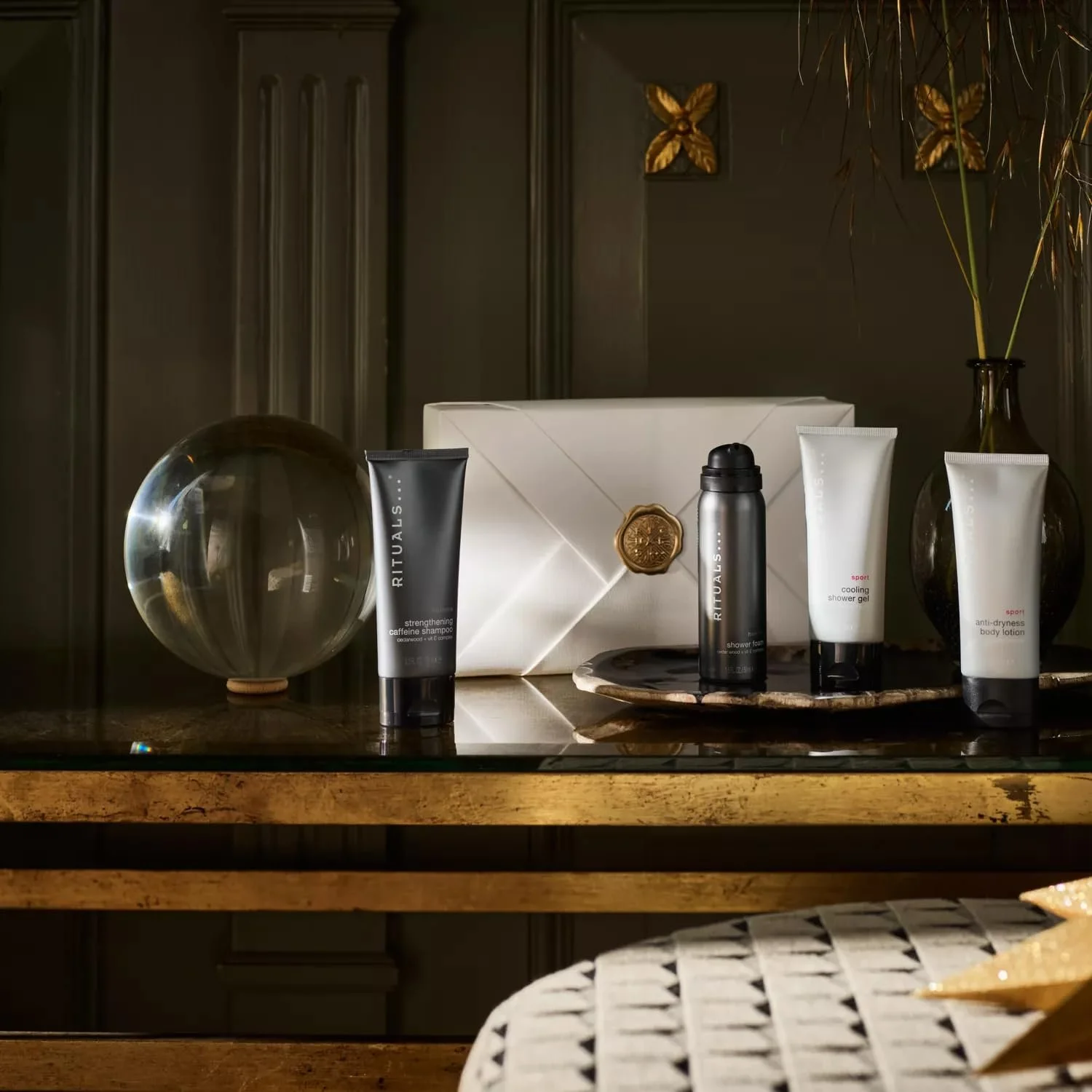 Набір для чоловіків RITUALS Homme Collection Small - Кедрове дерево та вітамін E - Стимулюючі та тонізуючі властивості, фото №2 Набір для чоловіків RITUALS Homme Collection Small - Кедрове дерево та вітамін E - Стимулюючі та тонізуючі властивості, фото №2