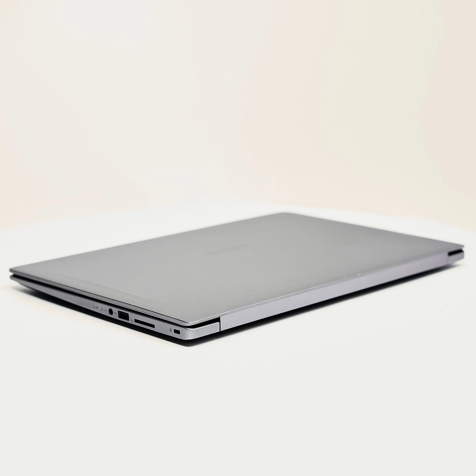 Ноутбук 15.6'' Medion (Lenovo Group) Akoya P15645 | Intel Core i7-8565U | IPS (1920x1080) FullHD | RAM 8 ГБ | SSD 256 ГБ | Nvidia GeForce MX250 | Intel UHD Graphics 620 | Металевий корпус | Win11 (4970), фото №5