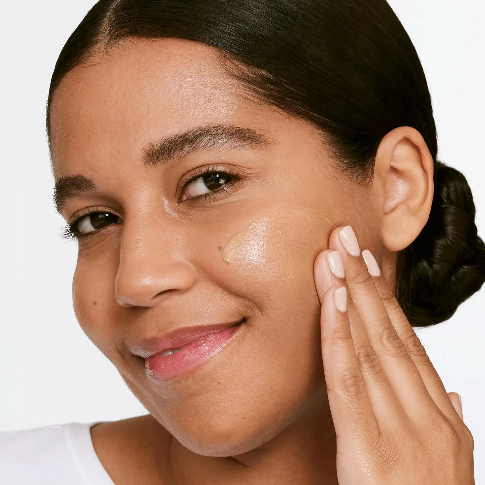 Зволожуючий засіб Clinique Moisture Surge Sheertint Hydrator SPF 25 з гіалуроновою кислотою та алое, фото №4 Зволожуючий засіб Clinique Moisture Surge Sheertint Hydrator SPF 25 з гіалуроновою кислотою та алое, фото №4