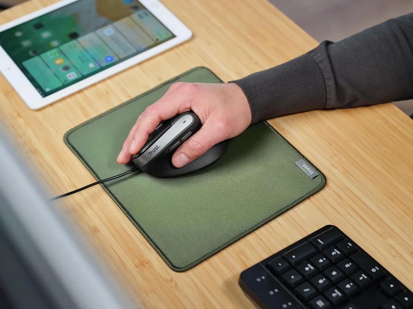 Мышь Trust Yuno Vertikale, эргономичная для правшей, предотвращение "мышиной руки"/теннисного локтя (синдром RSI), PC-мышь с кабелем, компьютер, ноутбук, Mac - Черный, фото №8