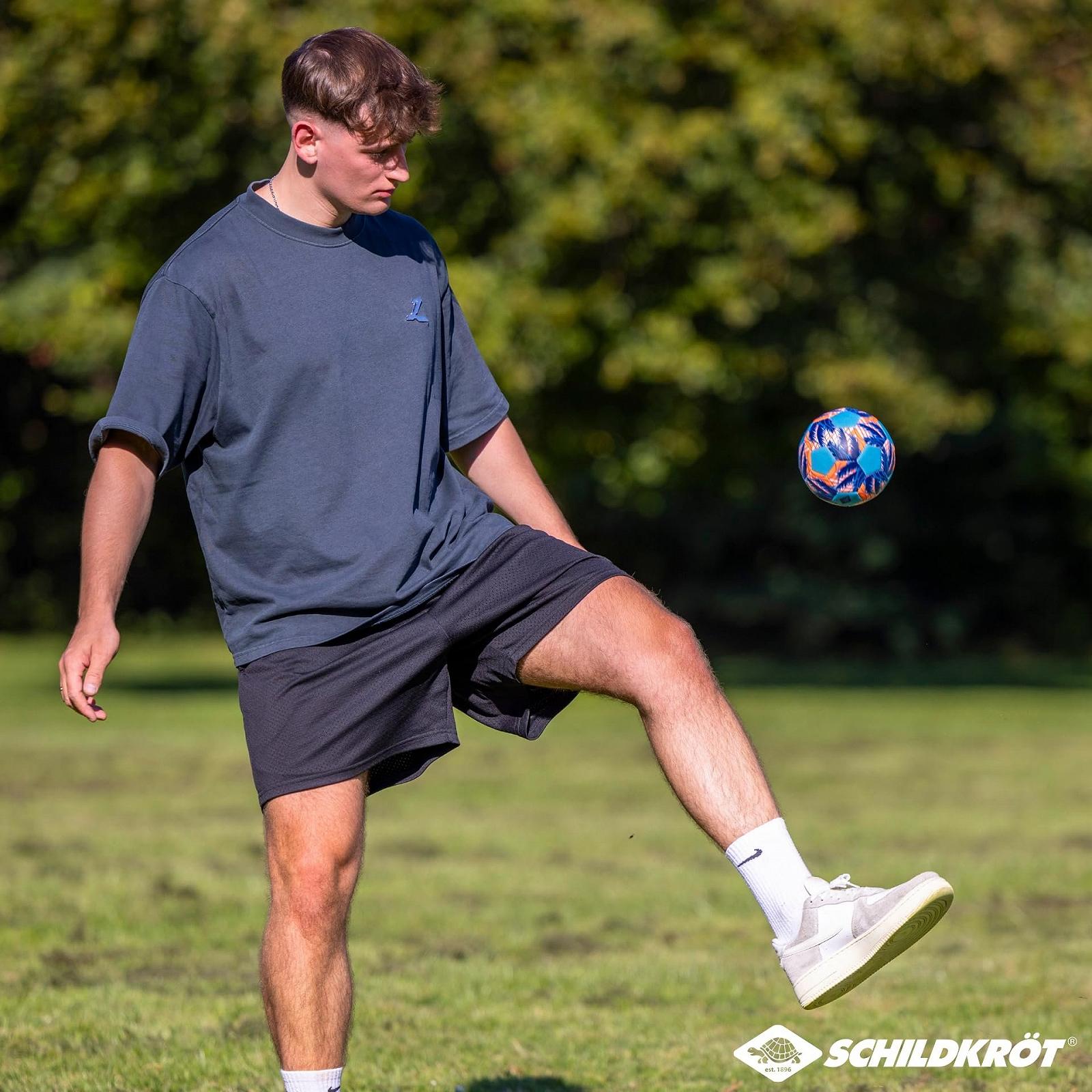 М'яч Schildkröt® Neoprene Mini Beach Soccer, маленький футбольний м'яч, ідеально підходить для маленьких дитячих рук і ніг, нековзна текстильна поверхня, стійкий до солоної води, розмір 2, діаметр 15 см, 970344, фото №7