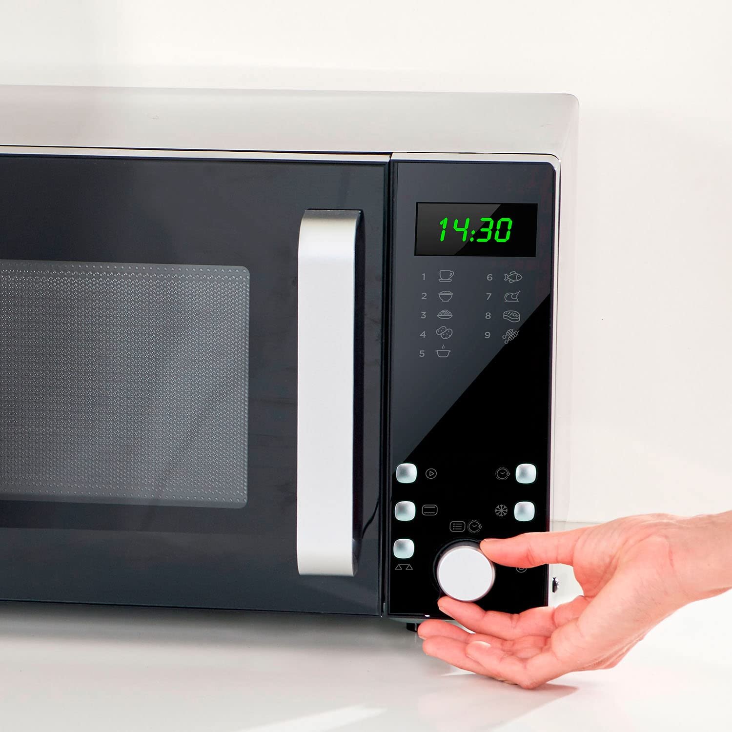 Микроволновая печь Black+Decker BXMZ900E 23 л 800 Вт Черная, фото №6 Микроволновая печь Black+Decker BXMZ900E 23 л 800 Вт Черная, фото №6