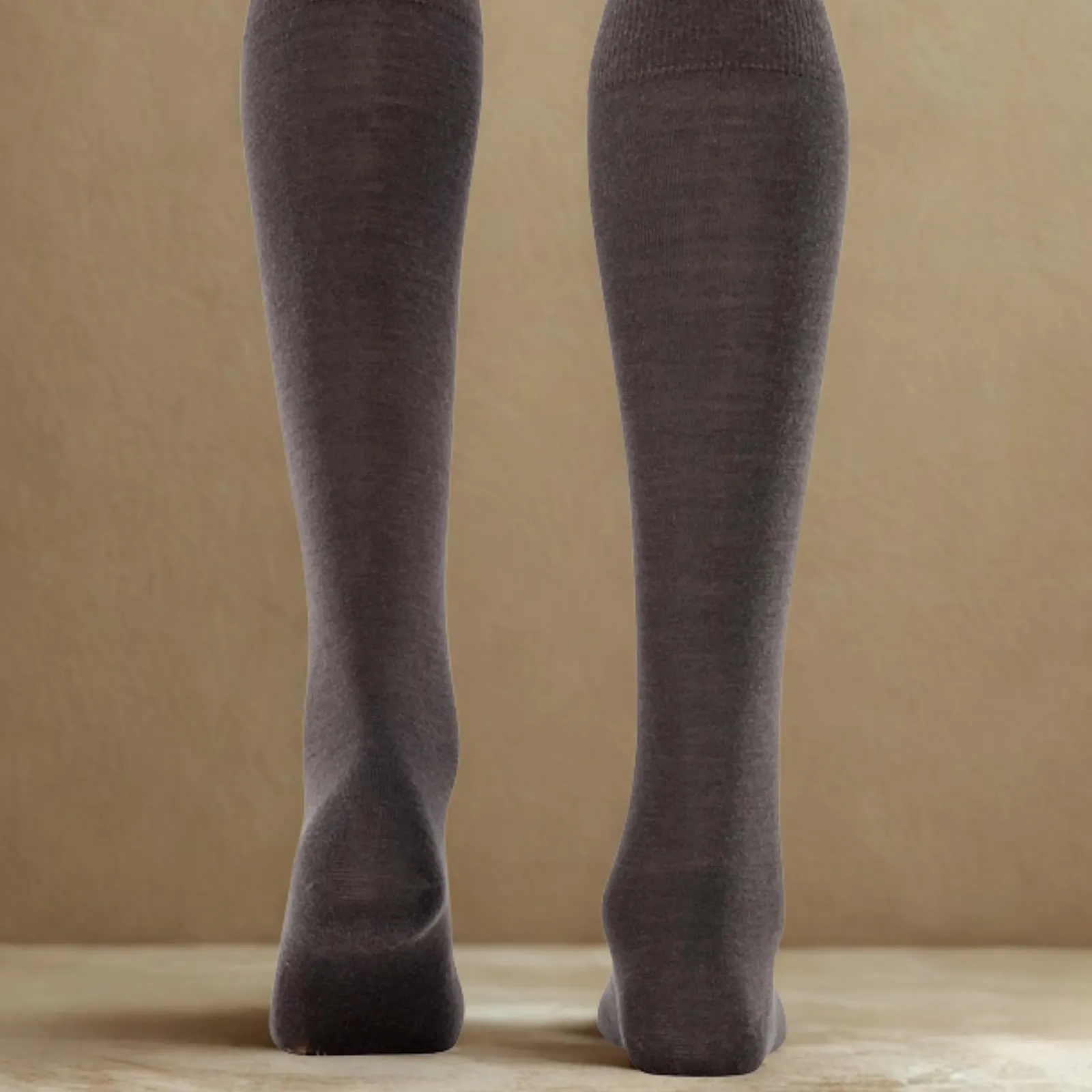 Жіночі однотонні бавовняні безшовні довгі шкарпетки до коліна, фото №4