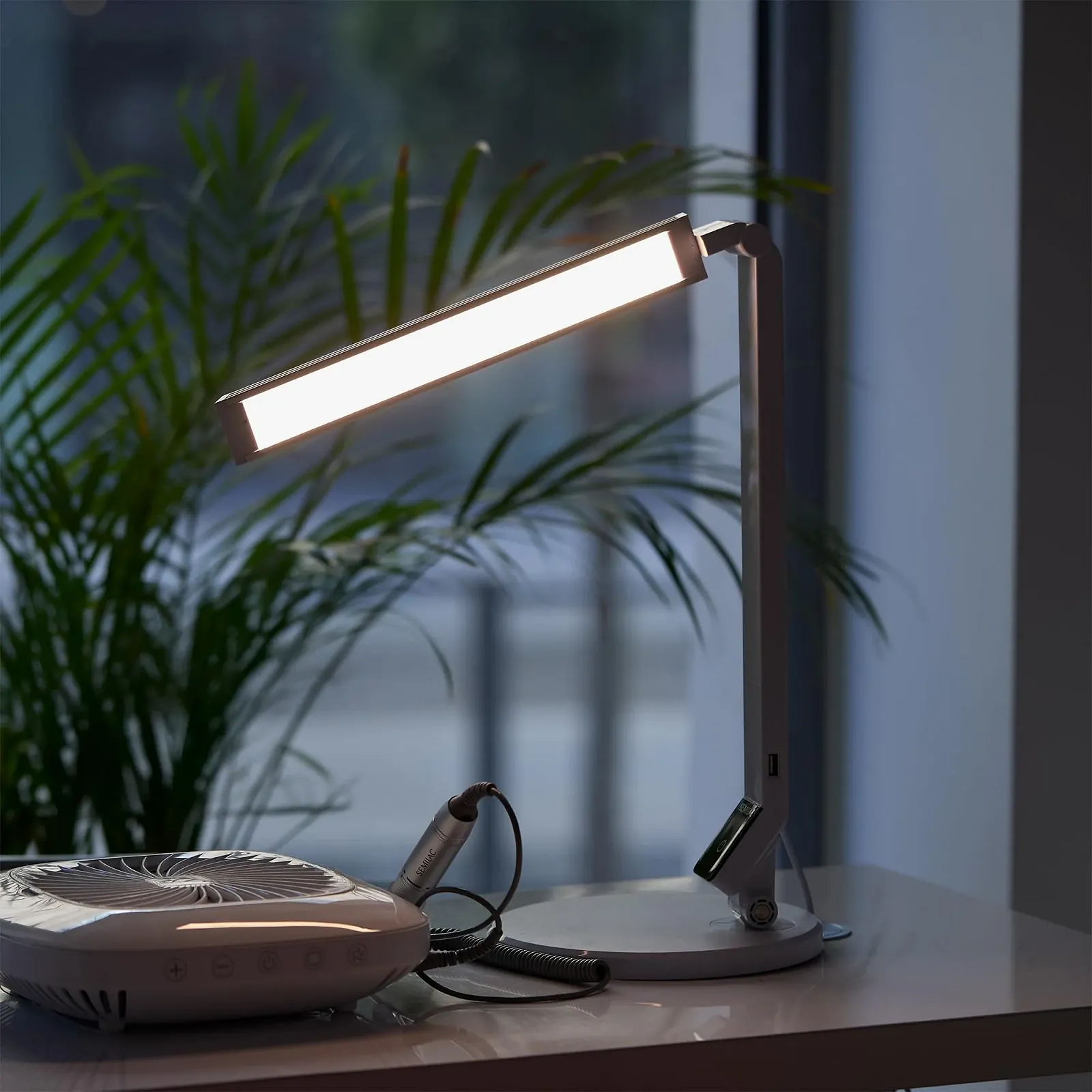 Настільна світлодіодна лампа Semilac 9 Вт USB Біла, фото №4