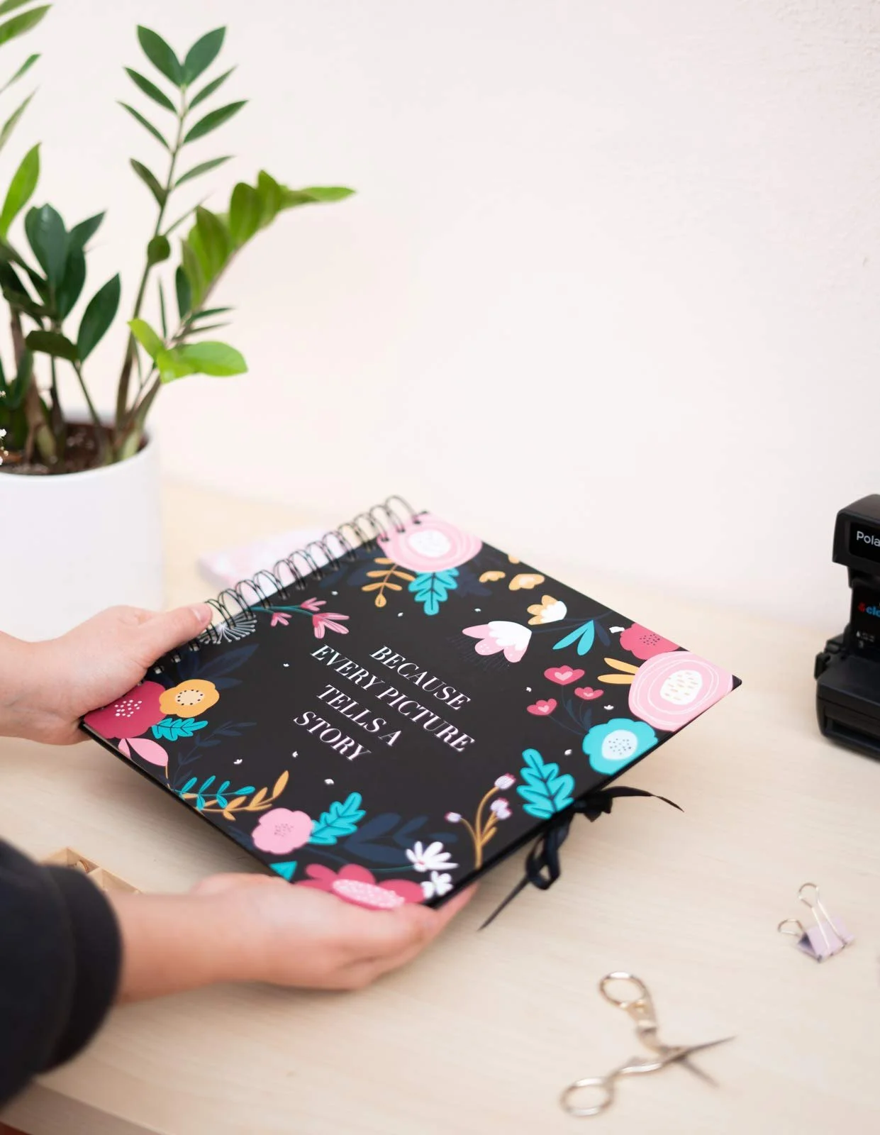 Альбом для вырезок Grupo Erik Flowers 26 x 26 см, 40 страниц, белый, черный, фото №6 Альбом для вырезок Grupo Erik Flowers 26 x 26 см, 40 страниц, белый, черный, фото №6