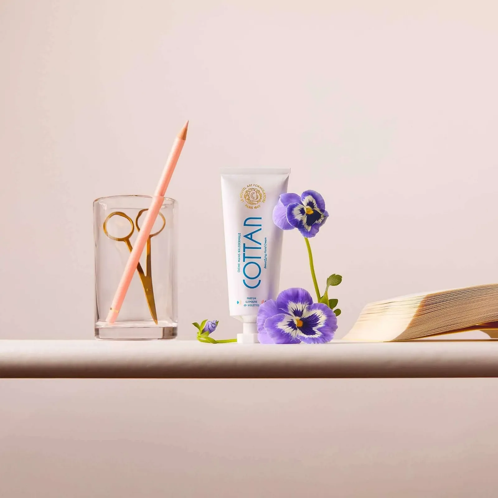 Крем для рук Maison COTTAN Kalodermal Аромат Зефіру та Фіалки, фото №3 Крем для рук Maison COTTAN Kalodermal Аромат Зефіру та Фіалки, фото №3