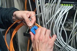 Прецизионный инструмент для снятия изоляции WEICON Tools S для тонких проводов и жил 0.12 - 0.8 мм synthetic.ua - Фото 1