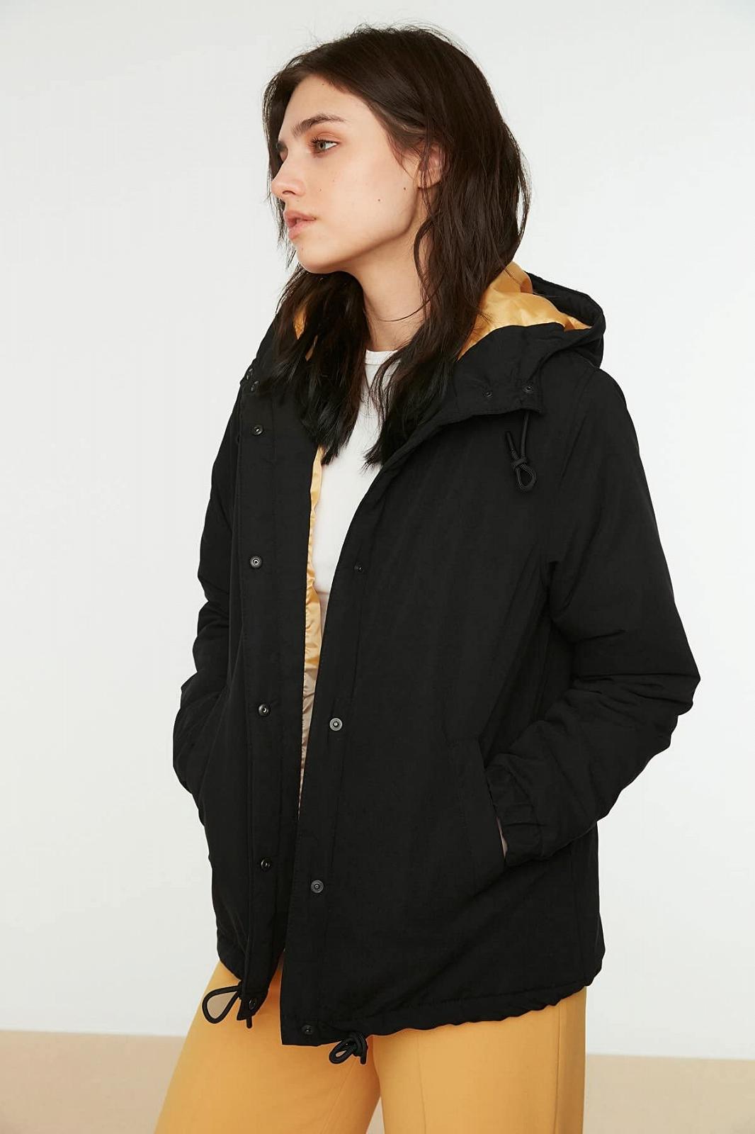 Куртка TRENDYOL Женская Черная С капюшоном, фото №2 Куртка TRENDYOL Женская Черная С капюшоном, фото №2