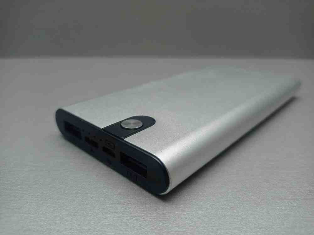 Універсальні зовнішні акумулятори Gelius Pro Edge GP-PB10-013 10000 mAh Silver, фото №3 Універсальні зовнішні акумулятори Gelius Pro Edge GP-PB10-013 10000 mAh Silver, фото №3