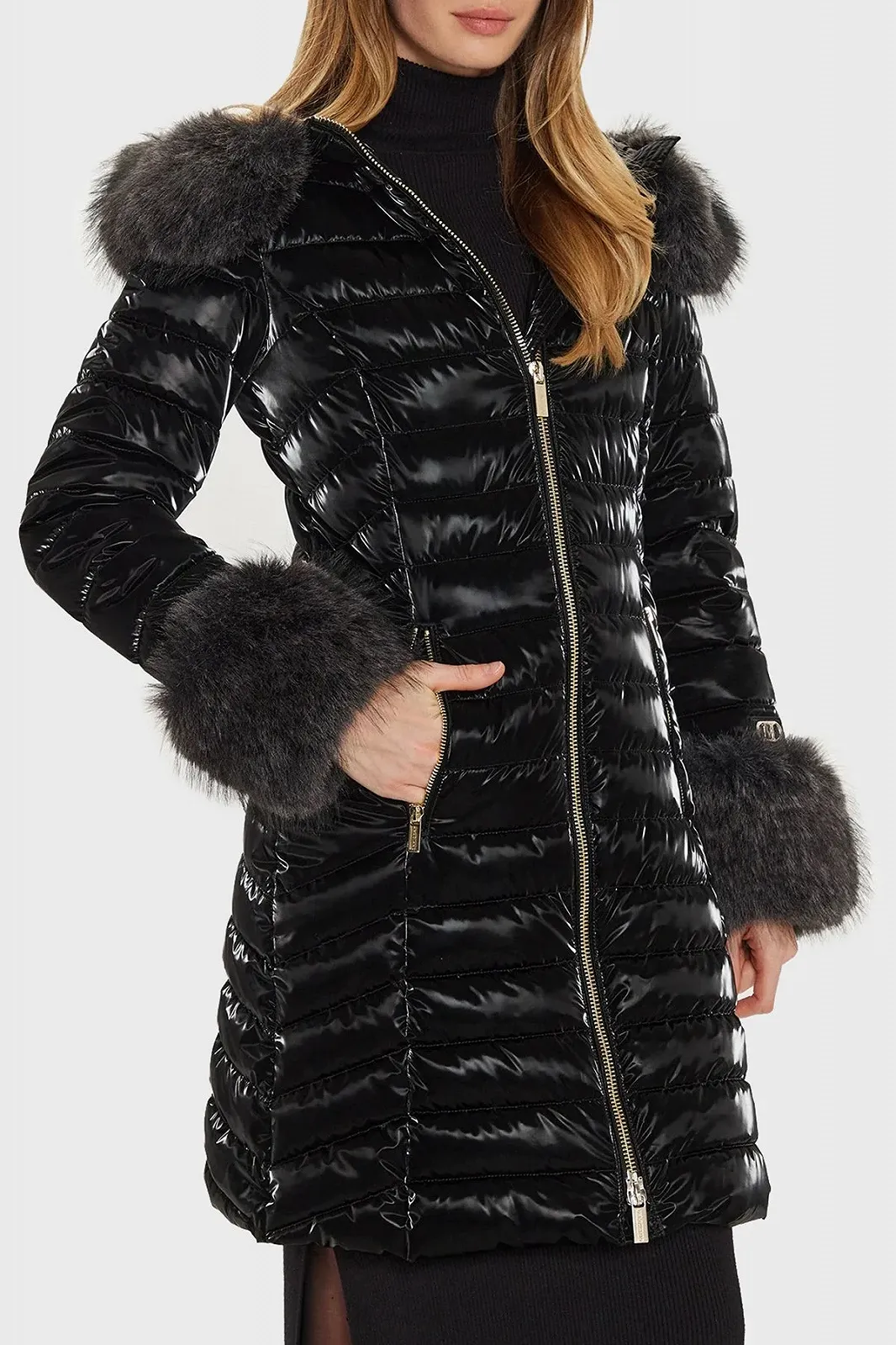 Жіноча куртка Guess by Marciano Janis Чорний - 42, фото №1 Жіноча куртка Guess by Marciano Janis Чорний - 42, фото №1