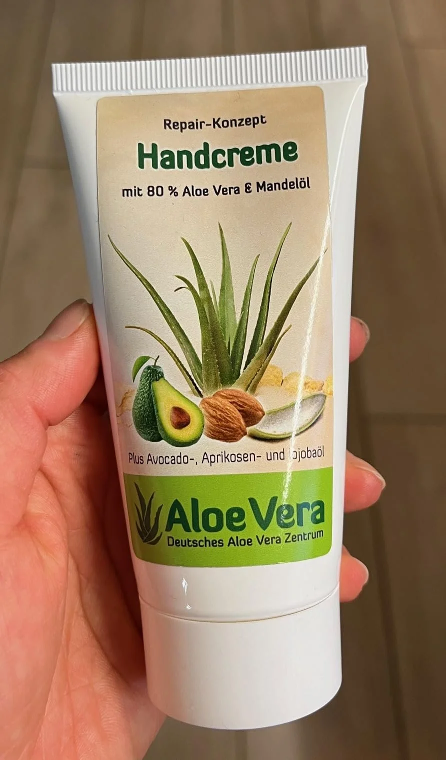 Крем для рук Aloe Vera з мигдальною та олією авокадо, маслом ши та 80% алое вера, фото №2