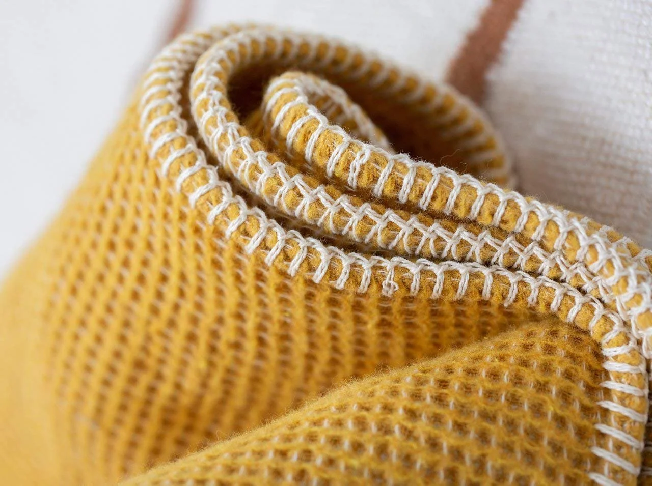 Покрывало David Fussenegger Lido Uni 140 x 200 см Горчично-желтый, фото №3