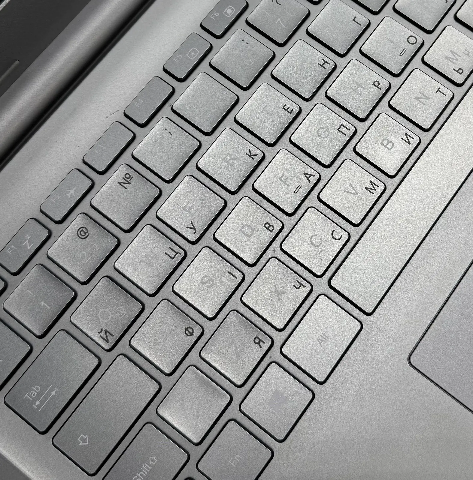 Ноутбук 15.6'' Medion (Lenovo Group) Akoya P15645 | Intel Core i7-8565U | IPS (1920x1080) FullHD | RAM 8 ГБ | SSD 256 ГБ | Nvidia GeForce MX250 | Intel UHD Graphics 620 | Металевий корпус | Win11 (4970), фото №1