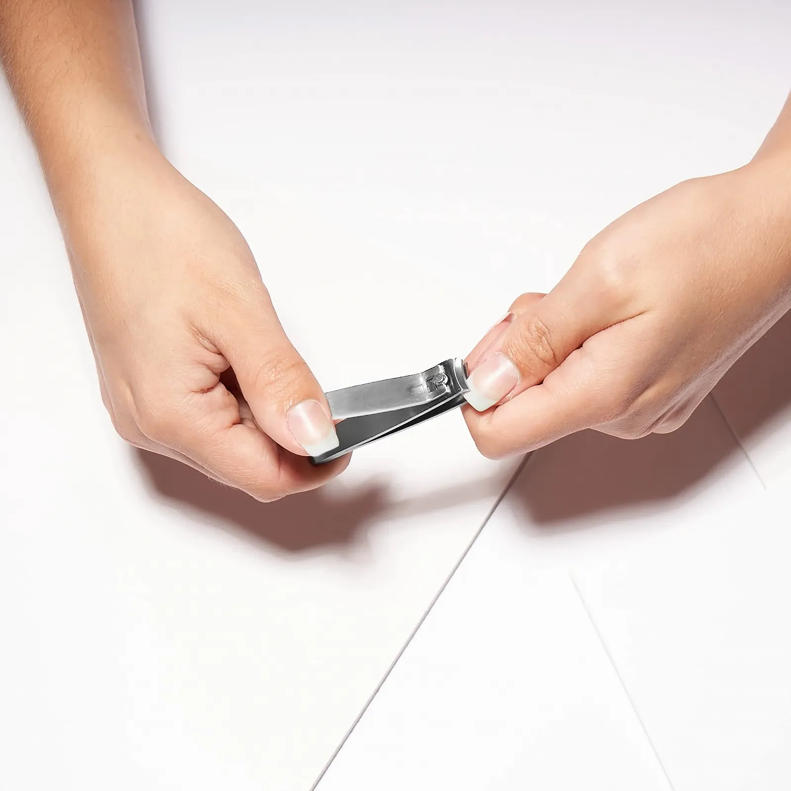 Набір для манікюру TWEEZERMAN Glass (4 шт., з кусачками для нігтів, пилочкою для нігтів, скляним бафером для нігтів, пушером), фото №5 Набір для манікюру TWEEZERMAN Glass (4 шт., з кусачками для нігтів, пилочкою для нігтів, скляним бафером для нігтів, пушером), фото №5