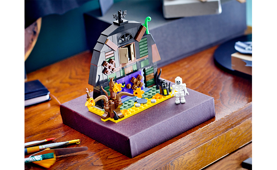 Конструктор Лего LEGO Seasonal Гэлловинская кладовая (40721), фото №2