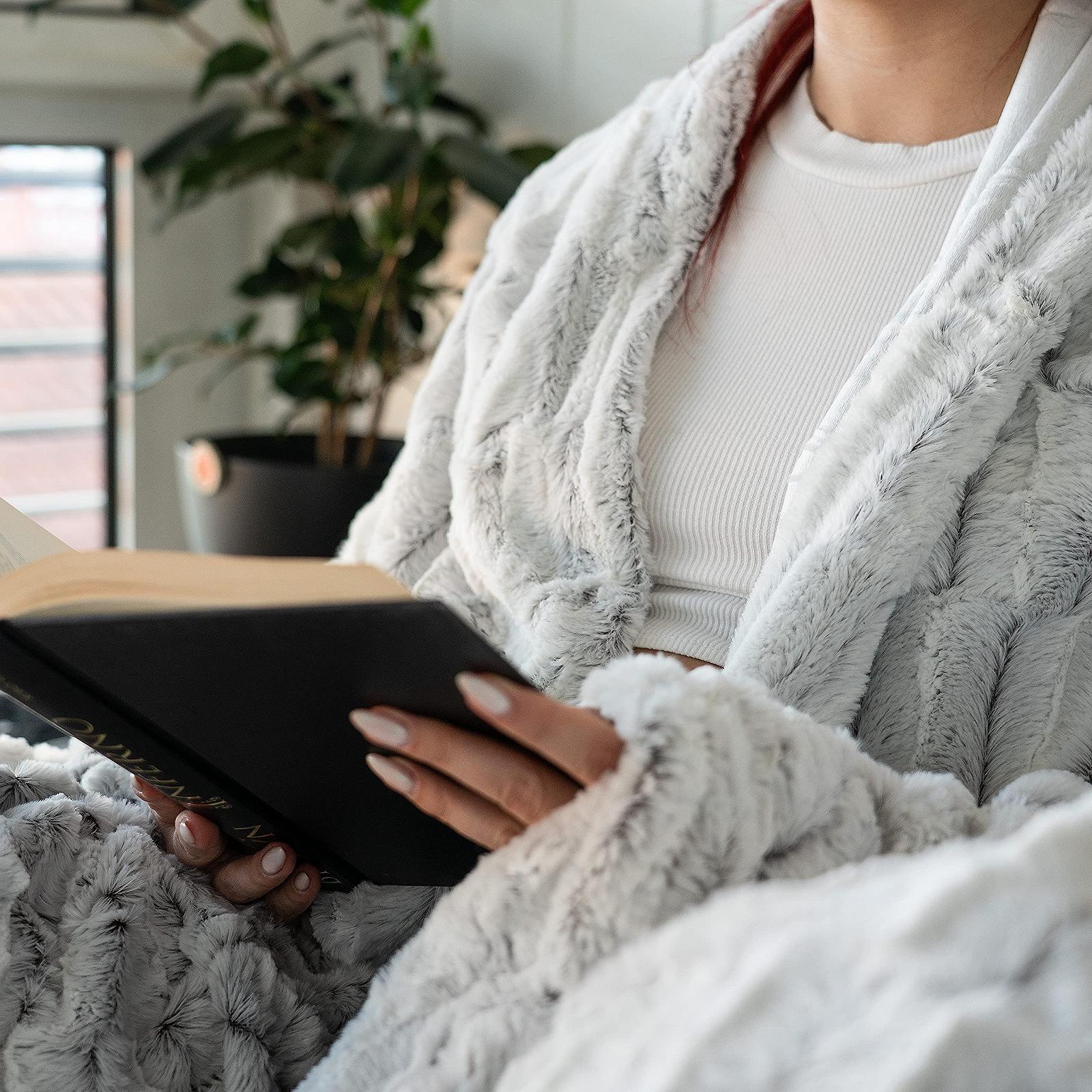 Покривало Quantum Interior by Maxland Fur, м'яка, 150 x 200 см, пухнаста, для дивана та ліжка, флісова, фото №3 Покривало Quantum Interior by Maxland Fur, м'яка, 150 x 200 см, пухнаста, для дивана та ліжка, флісова, фото №3