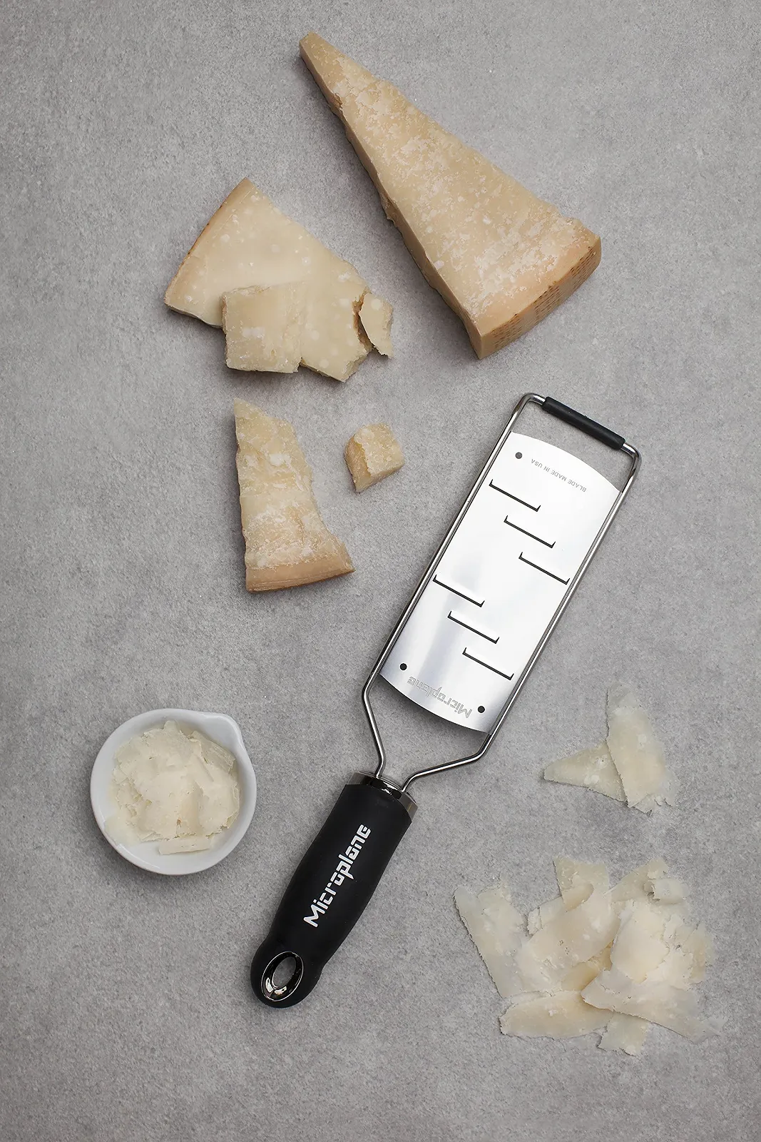 Терка Microplane Велика для твердого сиру, шоколаду та трюфелів, чорна, з лезами з нержавіючої сталі, фото №4