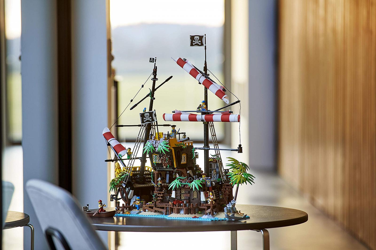 LEGO Ideas Pirates of Barracuda Bay (21322) 2545 штук, фото №5 LEGO Ideas Pirates of Barracuda Bay (21322) 2545 штук, фото №5